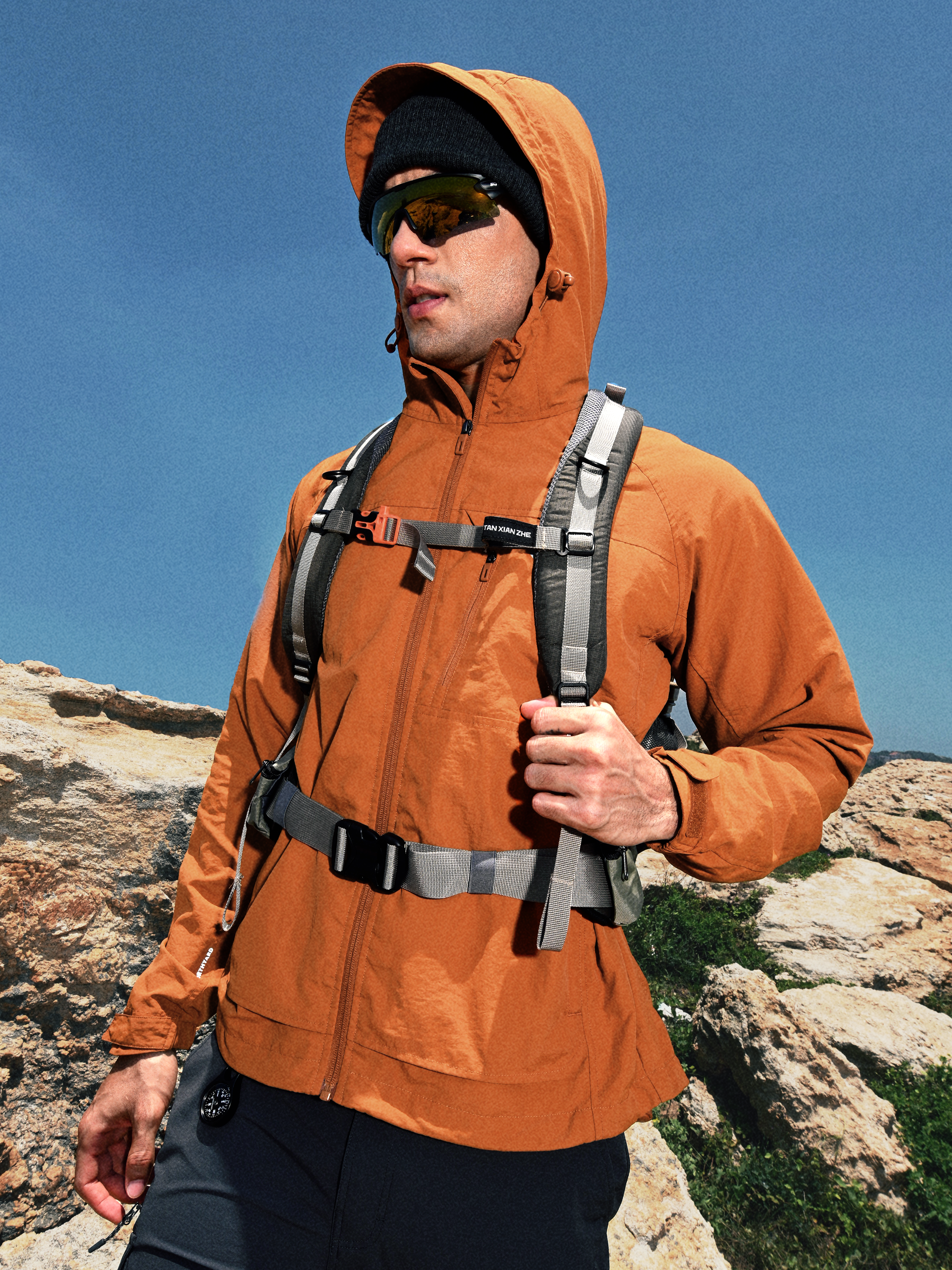 Men's Windbreaker Jackets Lightweight Hooded Windproof Coat for Hiking