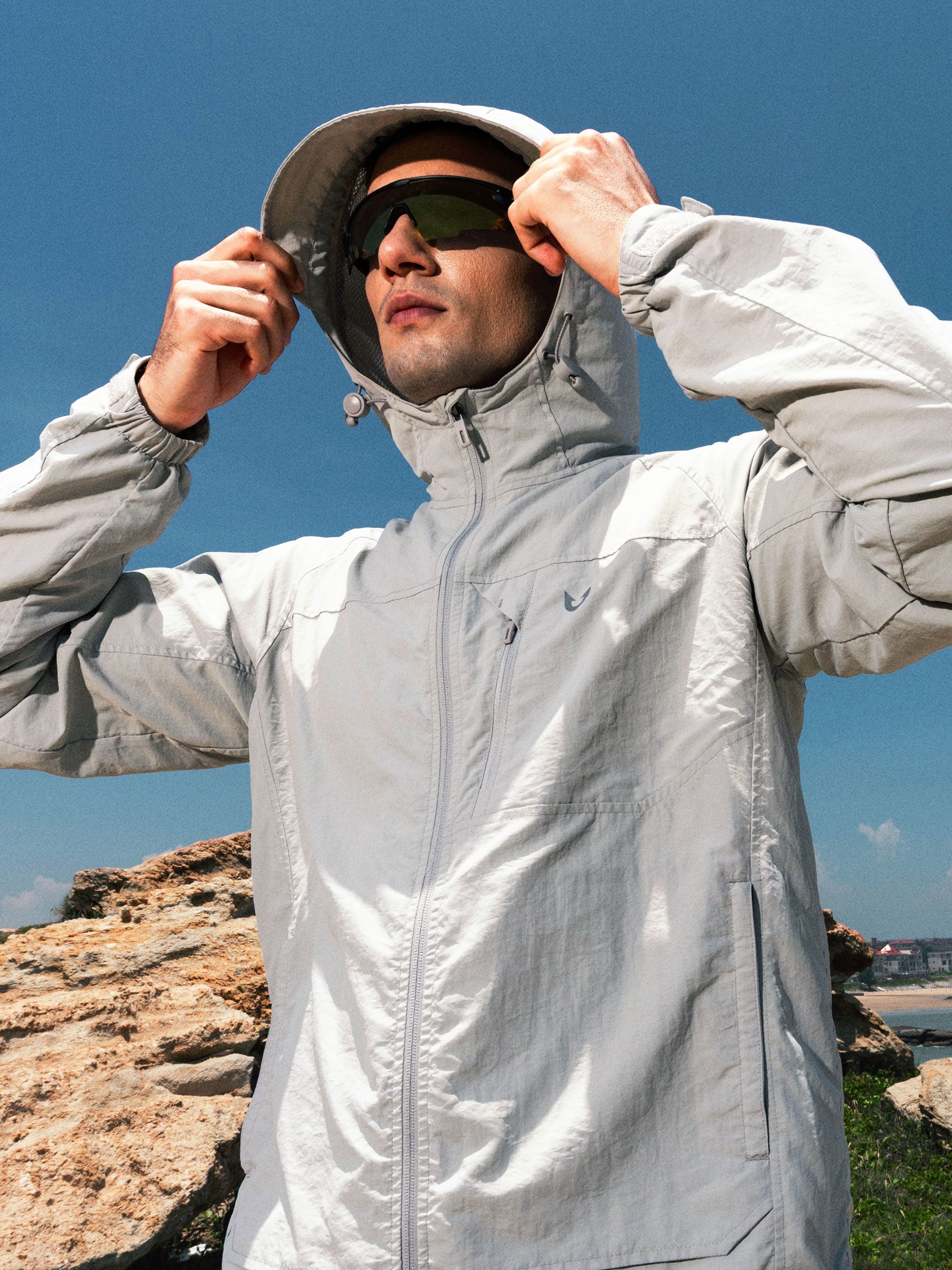 Men's Windbreaker Jackets Lightweight Hooded Windproof Coat for Hiking