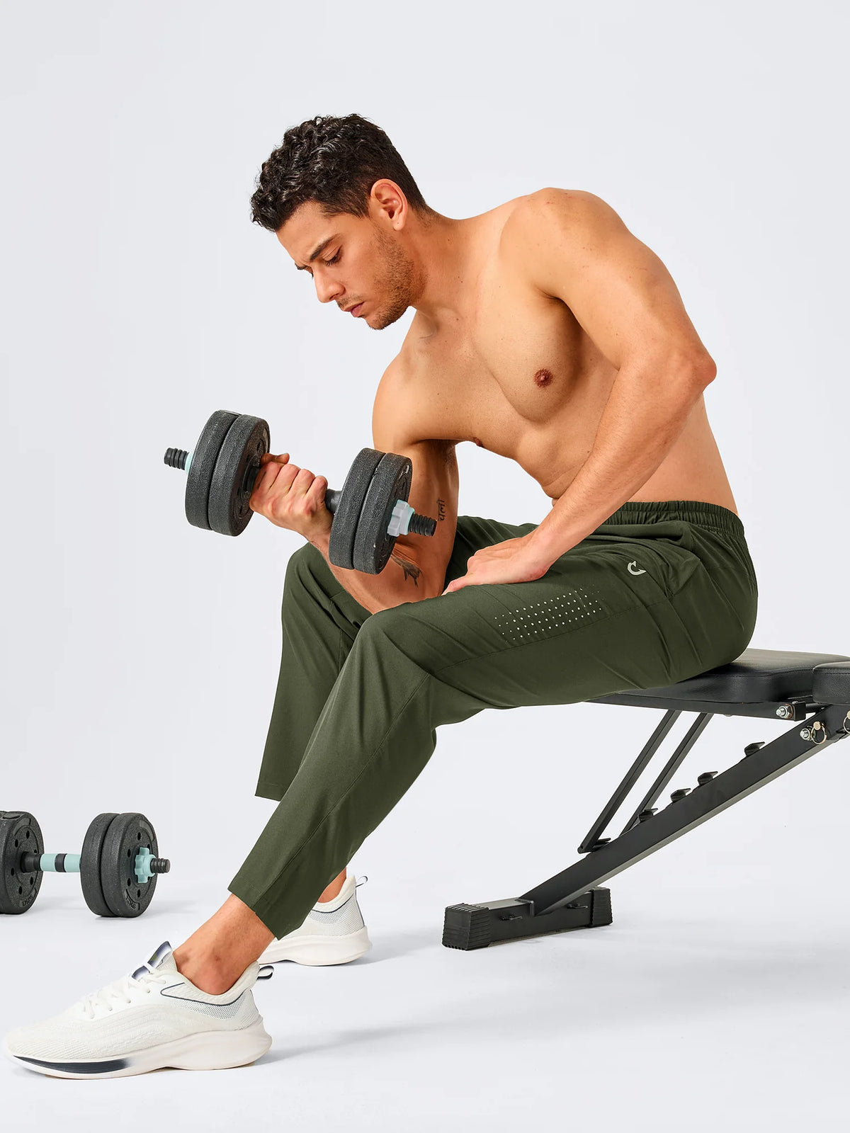 
Men's Open-Bottom Running Workout Pants with 3 Zipper Pockets — NORTHYARD men's army green open-bottom workout pants, workout styling — army green