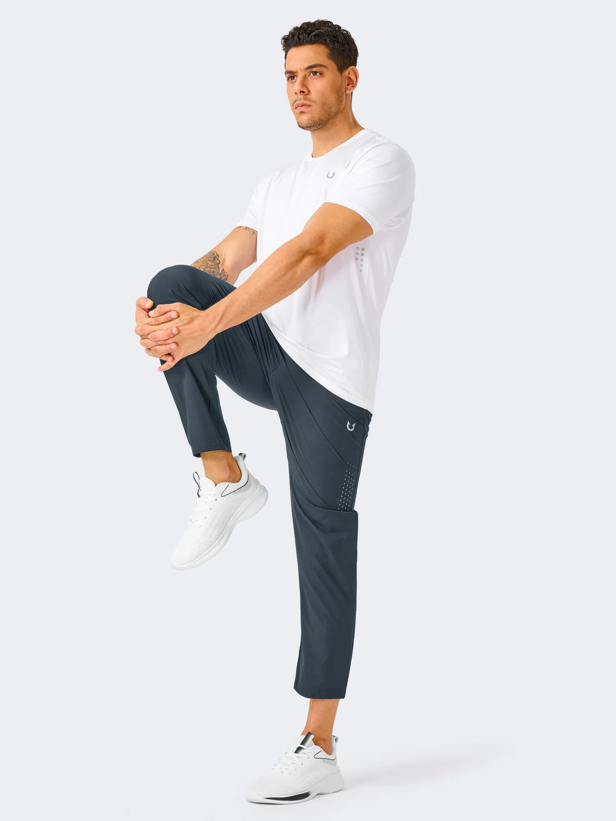 
Men's Open-Bottom Running Workout Pants with 3 Zipper Pockets — NORTHYARD men's cool grey open-bottom workout pants, workout styling — cool grey
